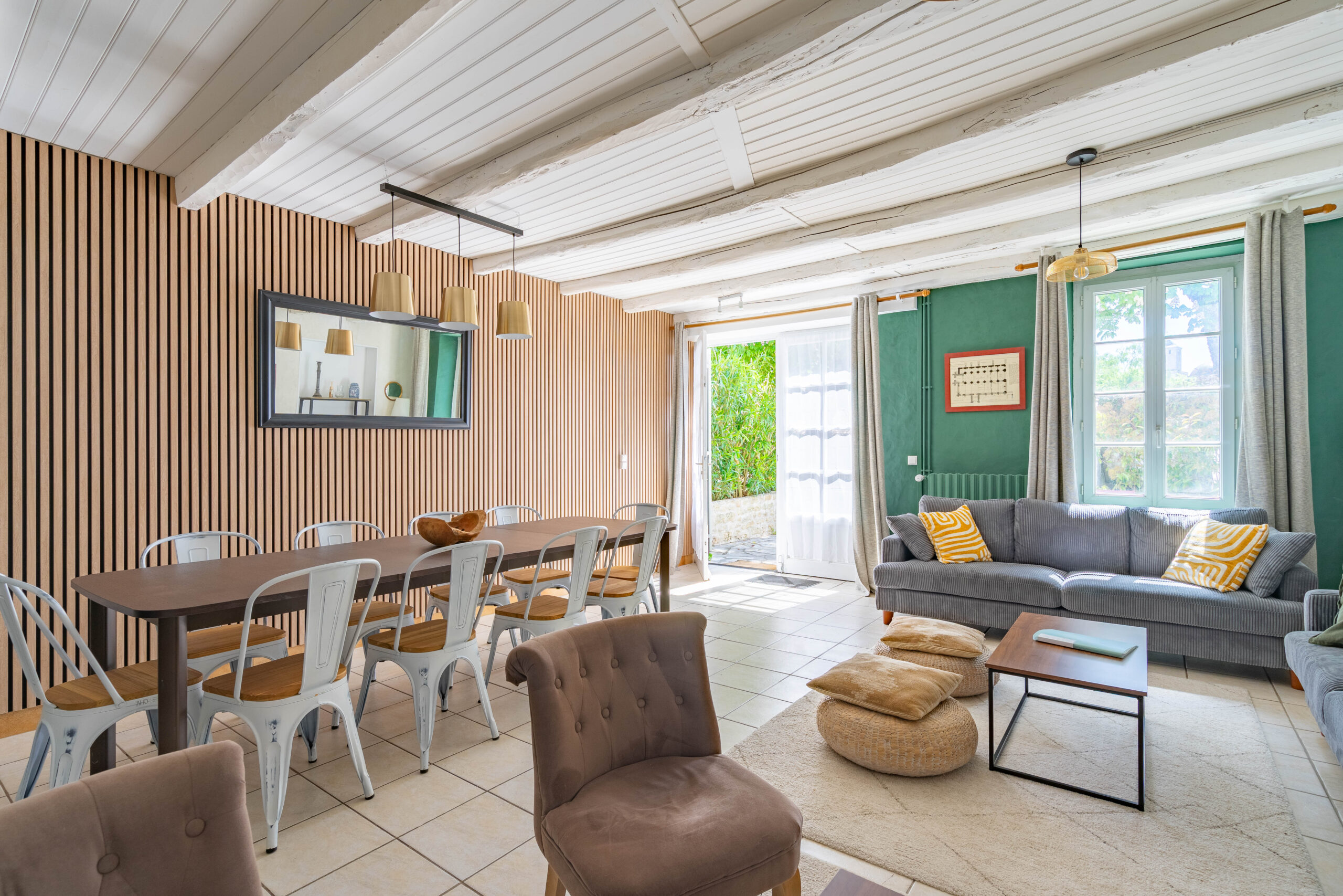séjour gite le cottage gites du logis nouvelle aquitaine charente maritime maison de vacances jardin parc arboré gites logis gite saint romain de benet royan saintes saujon bord de mer piscine aire de jeux pour enfants adultes